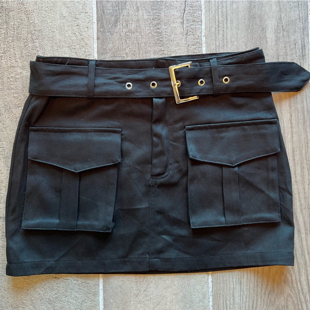 SHEIN size Small black buckle mini skirt!